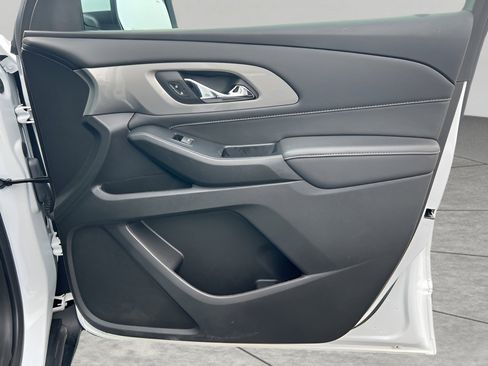 Used 2023 Chevrolet Traverse LT w/ Midnight/Sport Edition image 35