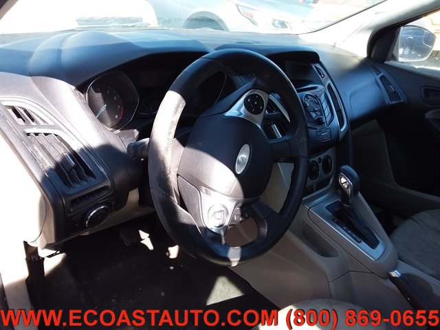 Used 2012 Ford Focus SE w/ SE Winter Pkg FWD image 6