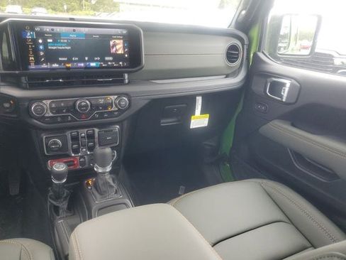 New 2025 Jeep Gladiator Mojave image 14