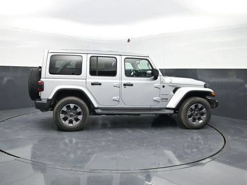 Used 2023 Jeep Wrangler Unlimited Sahara w/ LED Lighting Group AWD/4WD image 11
