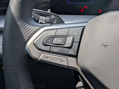 Used 2025 Volkswagen Tiguan SE R-Line AWD/4WD image 34