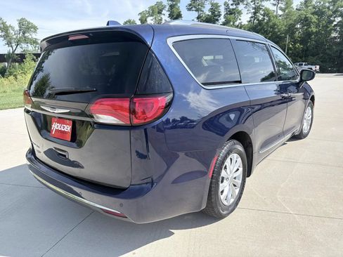 Used 2019 Chrysler Pacifica Touring-L FWD image 7