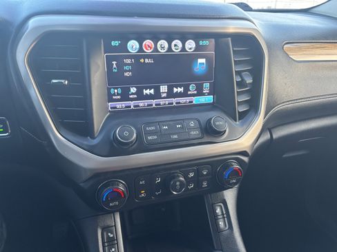 Used 2019 GMC Acadia Denali w/ Technology Package FWD image 9