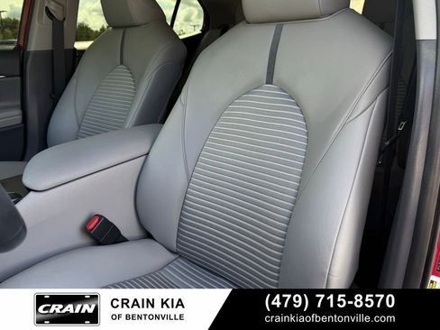 Used 2022 Toyota Camry SE FWD image 23