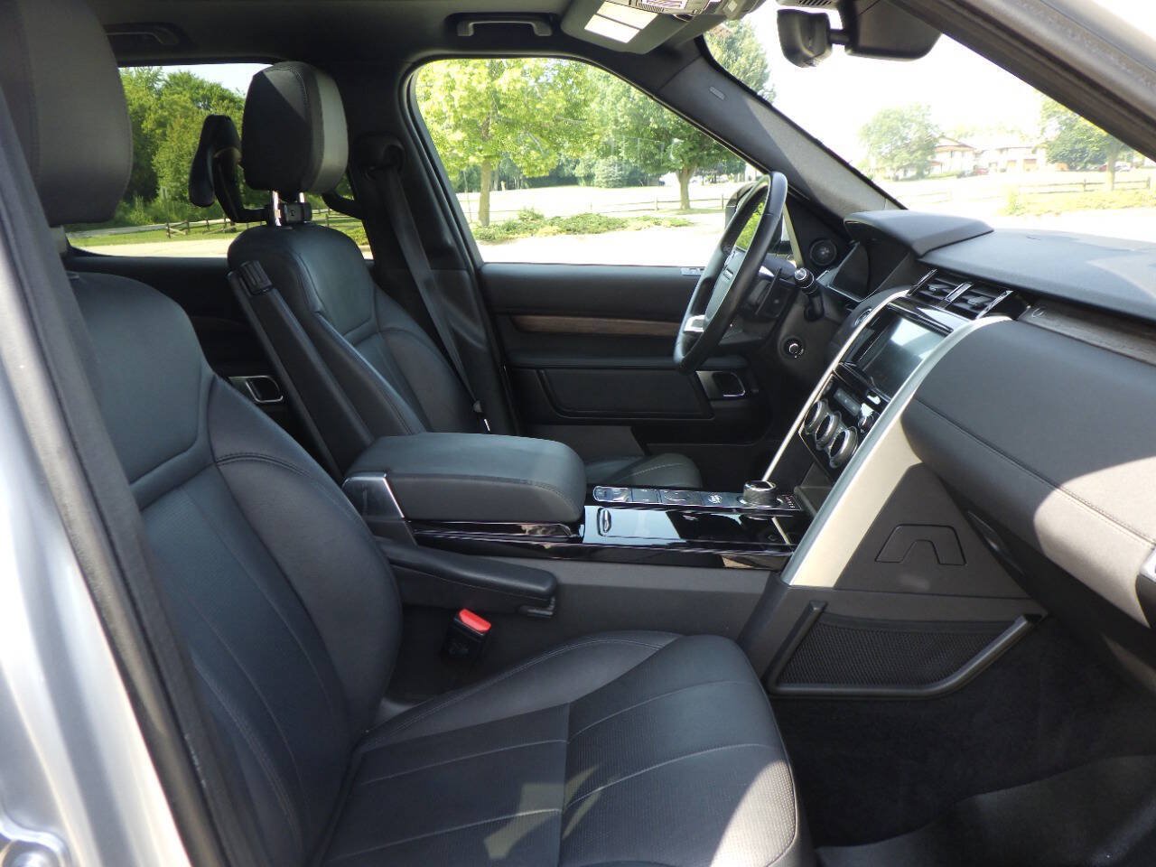 Used 2019 Land Rover Discovery HSE AWD/4WD image 16