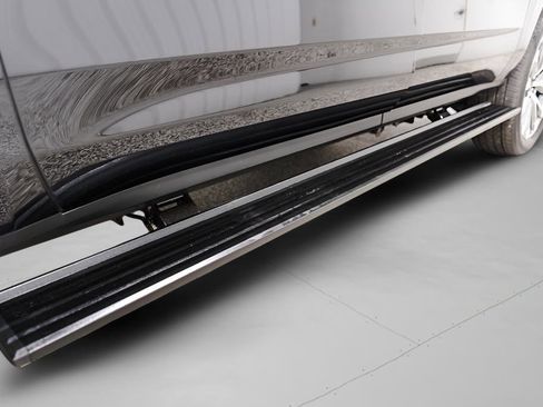 Used 2025 Chevrolet Suburban High Country image 47