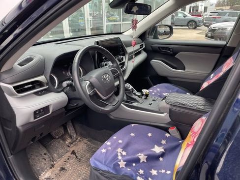 Used 2023 Toyota Highlander LE image 7