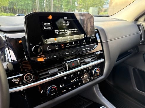Used 2023 Nissan Pathfinder SL AWD/4WD image 19