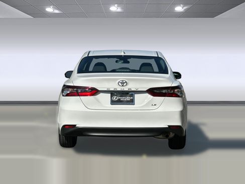 Used 2021 Toyota Camry LE FWD image 10