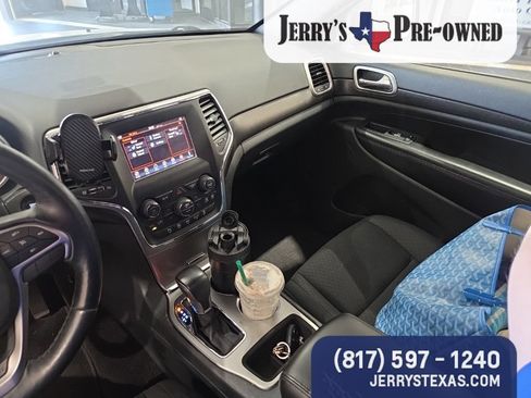 Used 2018 Jeep Grand Cherokee Laredo AWD/4WD image 11
