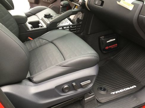 New 2026 Toyota Tacoma TRD Off-Road w/ TRD Off Road Premium Package AWD/4WD image 31