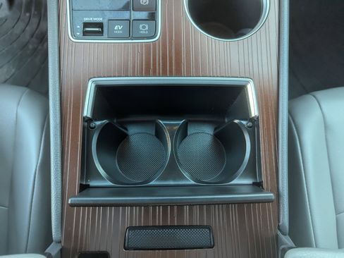 Used 2021 Toyota Sienna XLE image 25