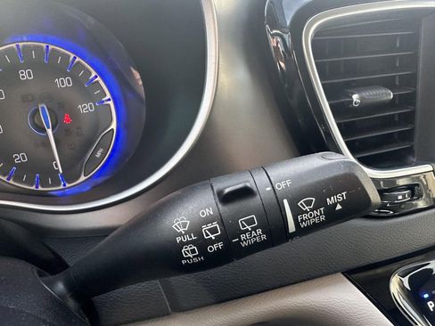 Used 2020 Chrysler Pacifica Touring-L image 19