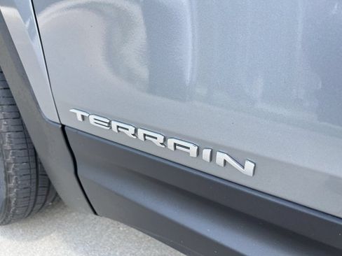 Used 2023 GMC Terrain SLE FWD image 32