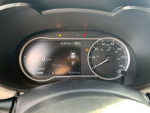 Used 2020 Nissan Versa SV FWD image 29