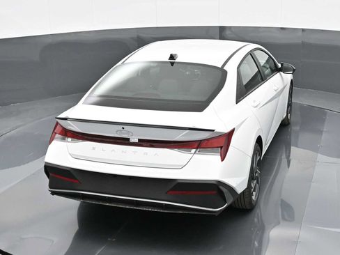 Used 2025 Hyundai Elantra Sport image 23