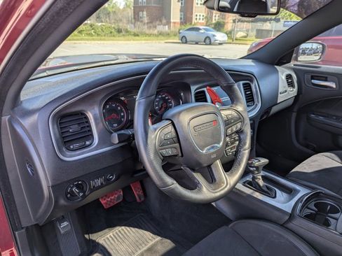 Used 2018 Dodge Charger R/T image 12