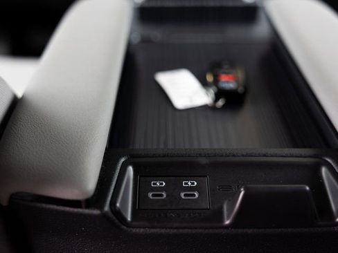 Used 2025 Toyota Sienna LE image 24