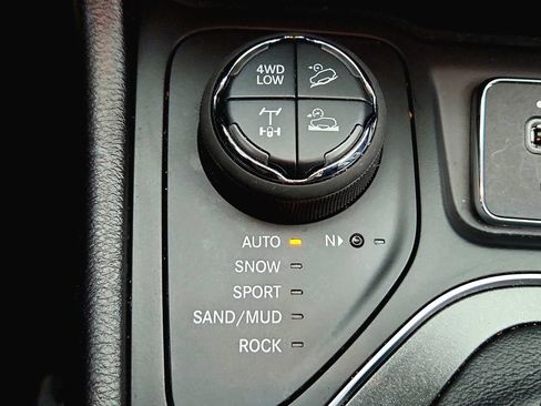 Used 2021 Jeep Cherokee Trailhawk w/ Trailer Tow Group AWD/4WD image 20