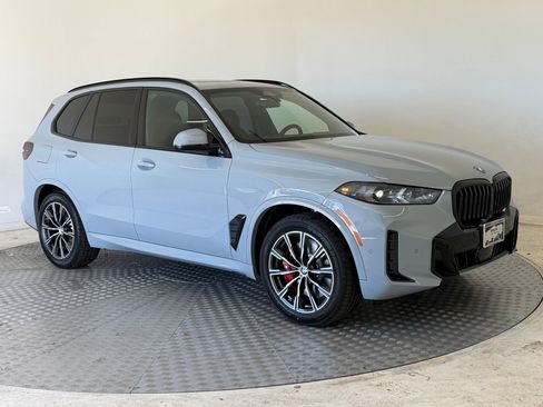 New 2026 BMW X5 xDrive50e w/ M Sport Package AWD/4WD image 7