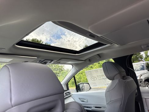 New 2025 Toyota Sienna XLE image 28