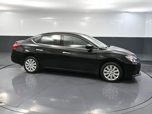 Used 2018 Nissan Sentra S image 3