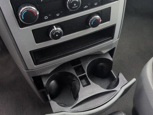 Used 2009 Chrysler Town & Country Touring image 39