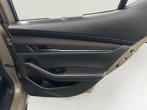 Used 2024 MAZDA MAZDA3 s image 32