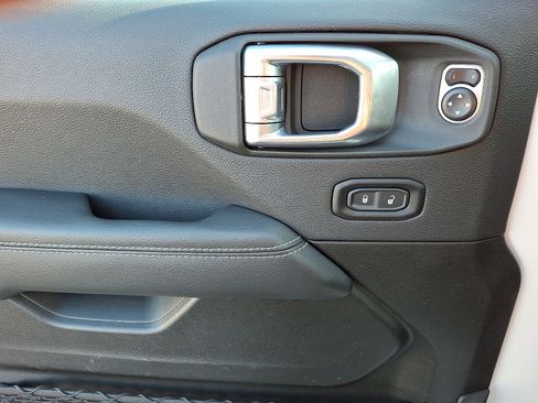 Used 2023 Jeep Gladiator Overland image 12