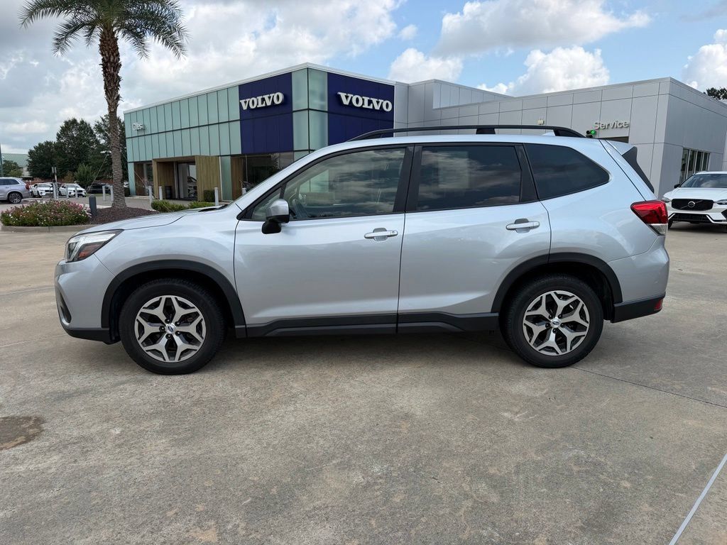 Used 2019 Subaru Forester Premium w/ All-Weather Package AWD/4WD image 2