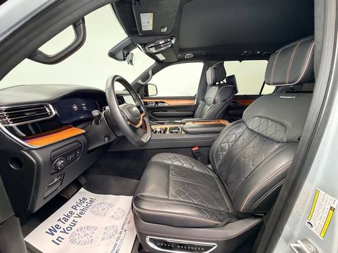 Used 2025 Jeep Grand Wagoneer Series III w/ Rear-Seat Entertainment Group AWD/4WD image 2