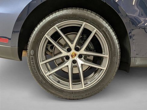 Certified 2023 Porsche Macan AWD/4WD image 27