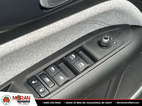 Used 2023 Jeep Compass Latitude AWD/4WD image 15