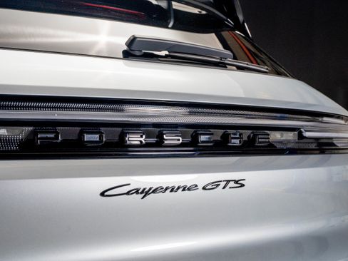 Certified 2025 Porsche Cayenne GTS AWD/4WD image 14