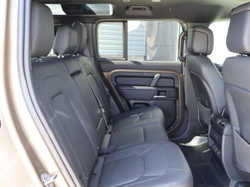 Certified 2025 Land Rover Defender 110 S AWD/4WD image 28