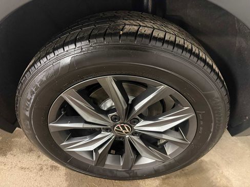 Certified 2024 Volkswagen Tiguan SE AWD/4WD image 9