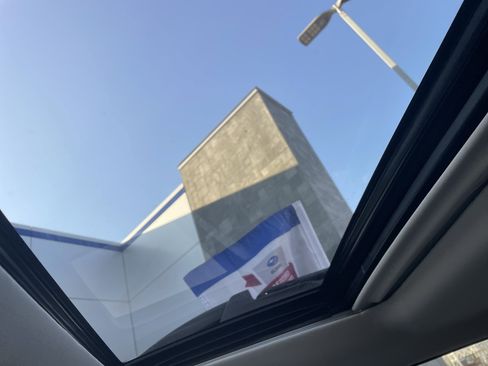 Certified 2025 Subaru Outback Premium image 34