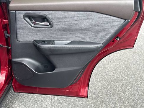 Used 2023 Nissan Rogue SV FWD image 16