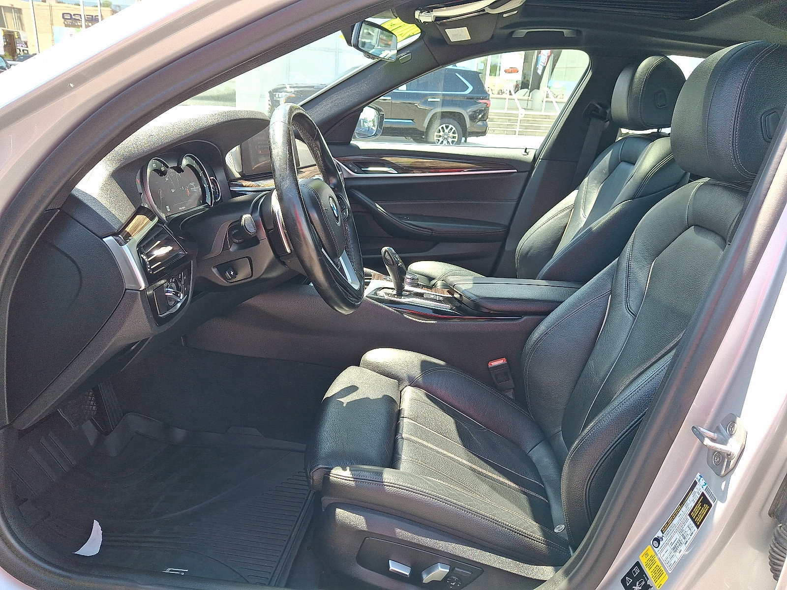 Used 2019 BMW 530i xDrive w/ Convenience Package AWD/4WD image 14