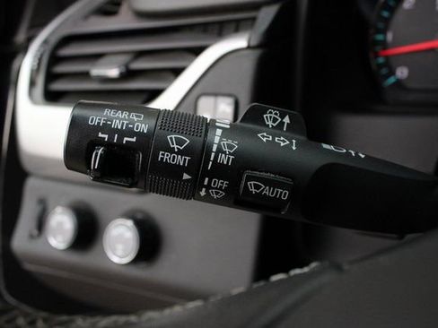 Used 2018 Chevrolet Suburban LT image 12