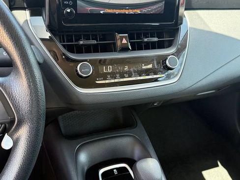 Used 2024 Toyota Corolla LE FWD image 19