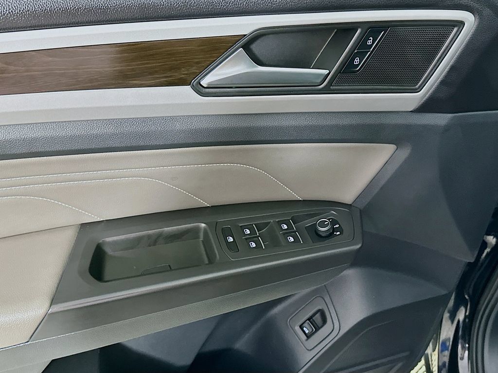 Used 2023 Volkswagen Atlas SE w/ Panoramic Sunroof Package FWD image 22