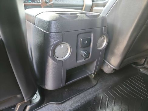 Used 2011 Ford F250 Lariat w/ Lariat Interior Pkg image 30
