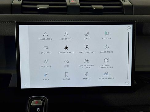 Used 2023 Land Rover Defender 130 SE image 13