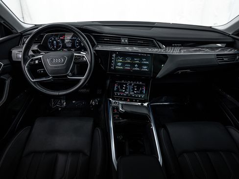 Used 2024 Audi Q8 e-tron Prestige image 8