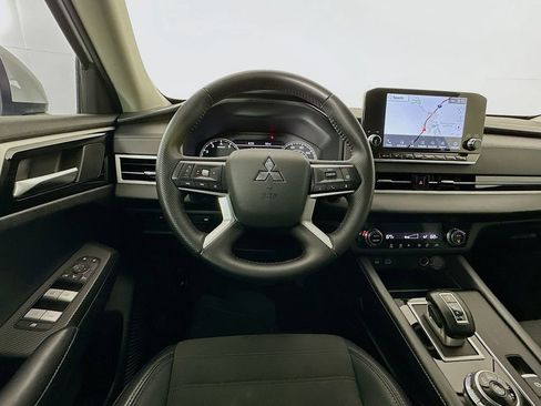 Used 2023 Mitsubishi Outlander SE image 23