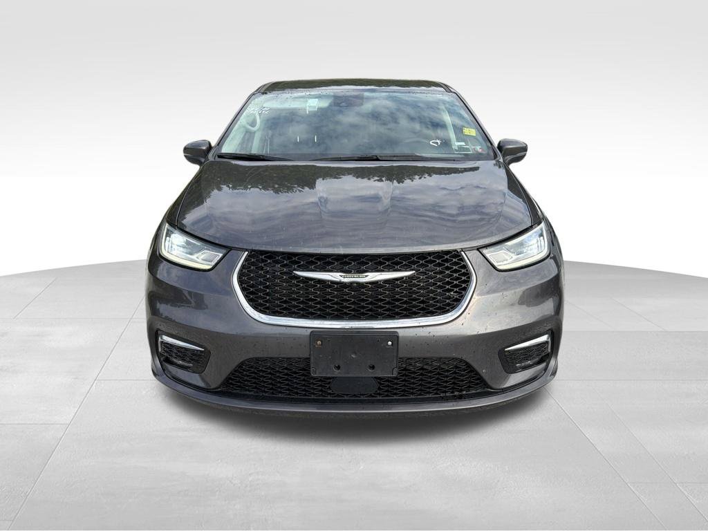 Used 2023 Chrysler Pacifica Touring-L FWD image 9