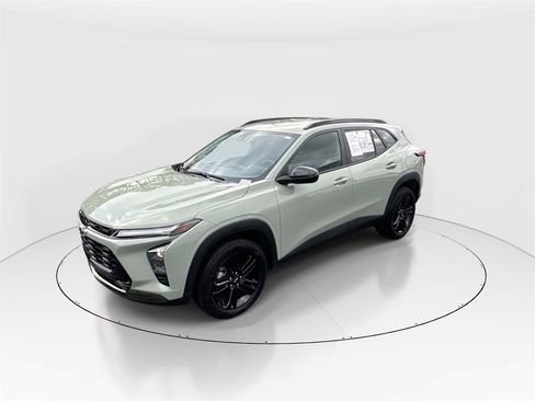 Used 2025 Chevrolet Trax ACTIV w/ Driver Confidence Package image 4