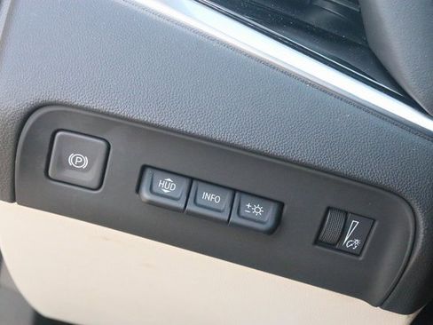 Used 2024 Buick Enclave Avenir w/ Avenir Technology Package image 24