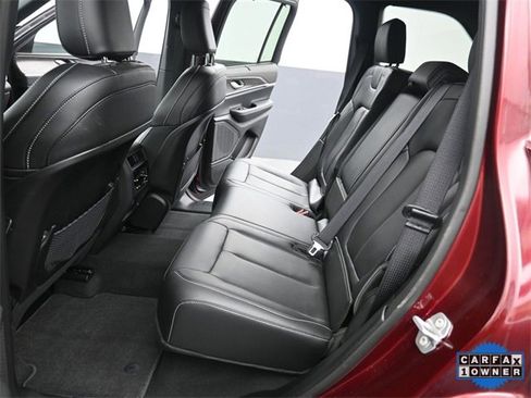 Used 2025 Jeep Grand Cherokee Limited w/ Luxury Tech Group II image 24